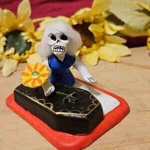 VINTAGE OAXACAN GRAVESIDE WOMAN WIRE AND CLAY SCULPTURE